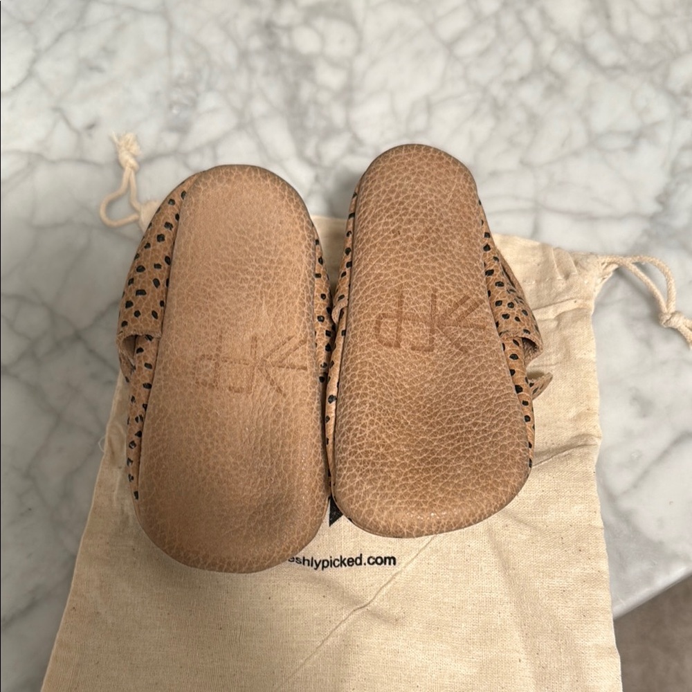 Freshly Picked Tan and Black Speckled Moccasins Soft-Soled Shoes - Picture 2 of 4